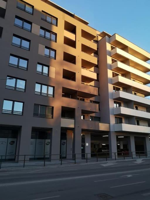M&M2 Apartment Near Center With Free Parking - Ac Košice Esterno foto